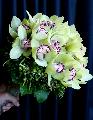 Orchides menyasszonyi csokor (cymbidium, hypericom, lycopodium, salal)